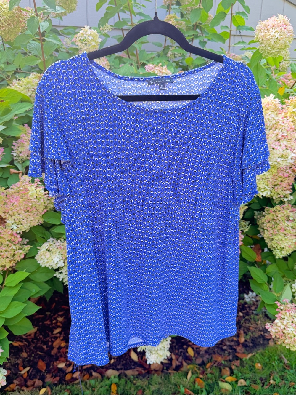 Adrianna Papell Blue and White Short Sleeve Patterned Tee